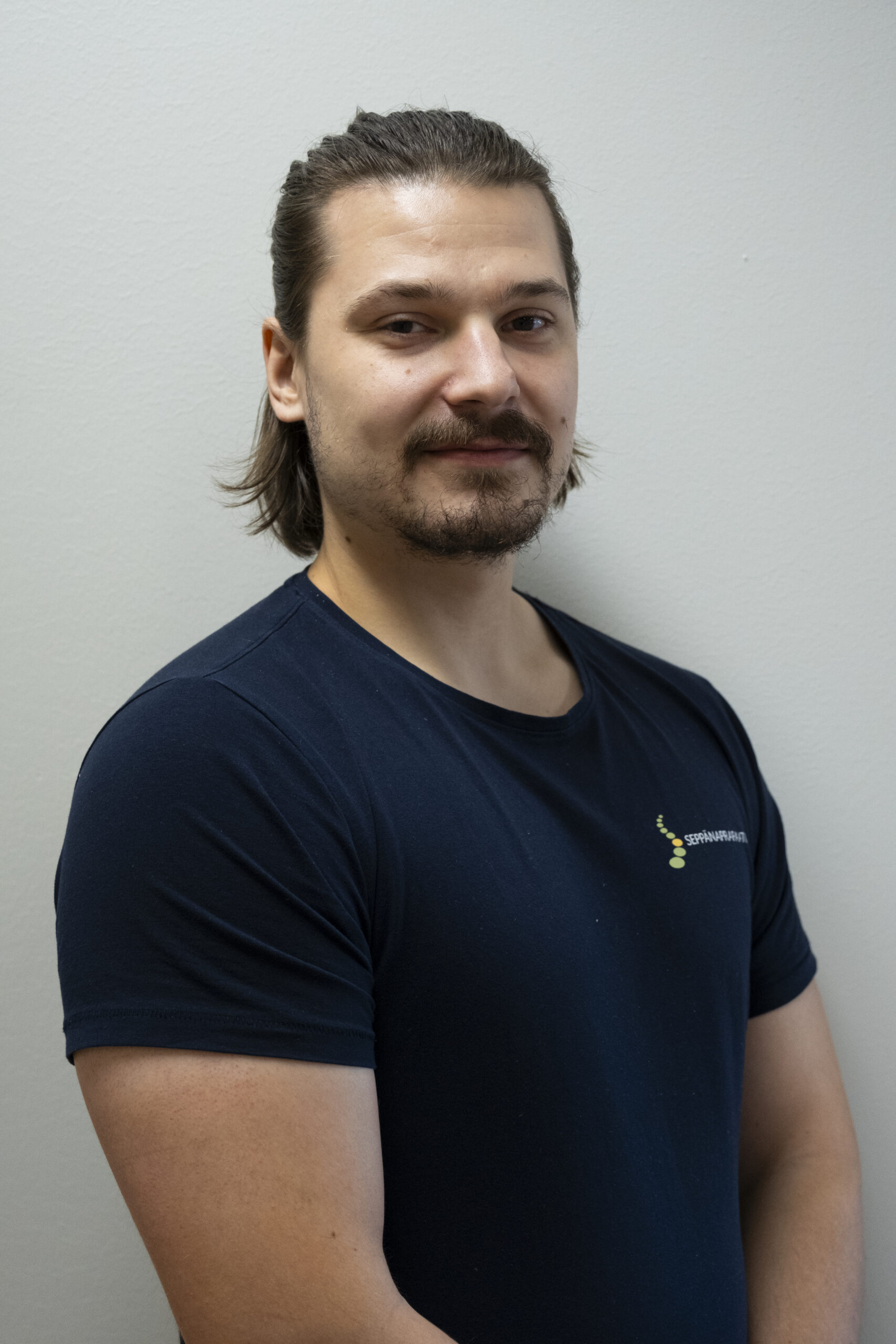 Fysioterapeutti Roni Väänänen.